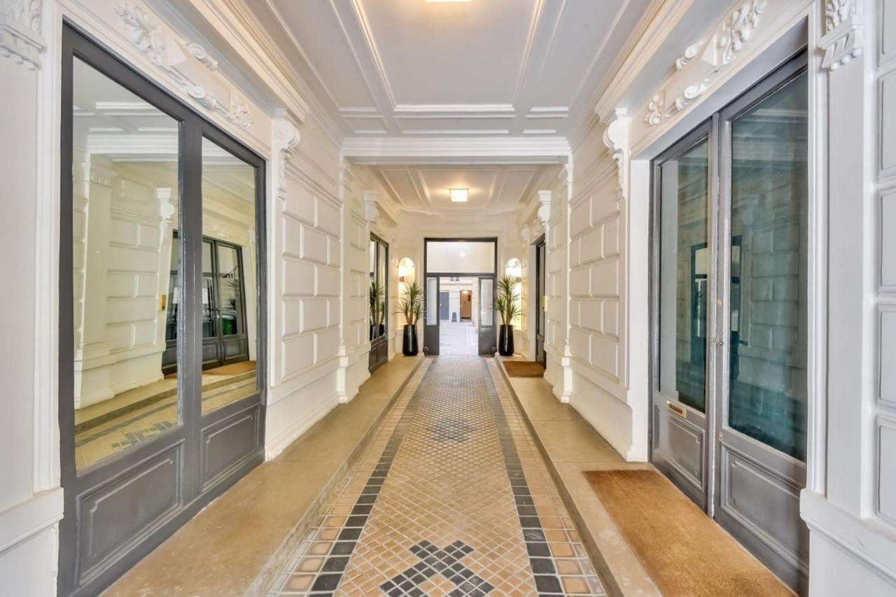 Apartment Charming Studio For 2 In The 8th District Paris