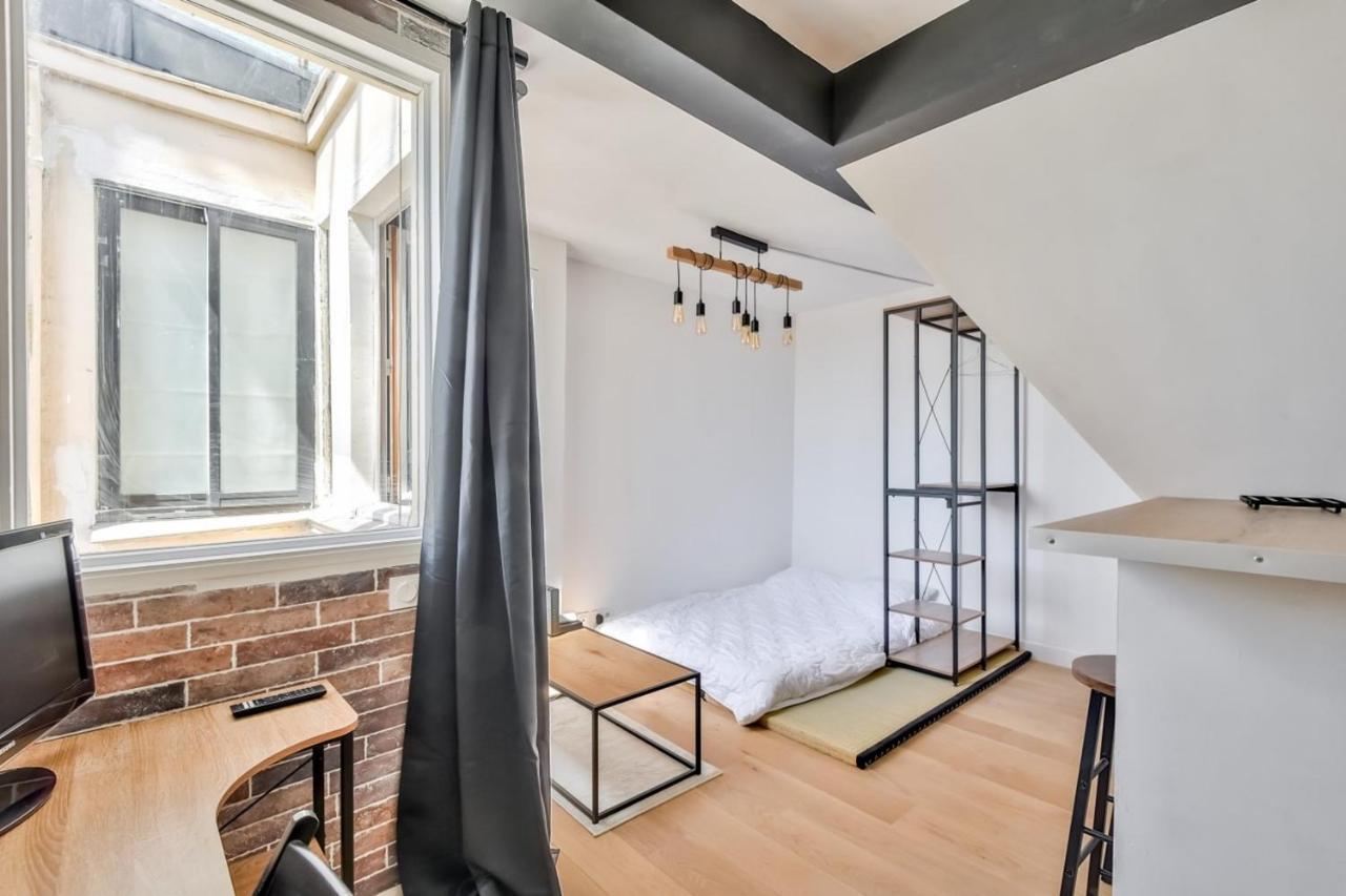 Apartment Charming Studio For 2 In The 8th District *