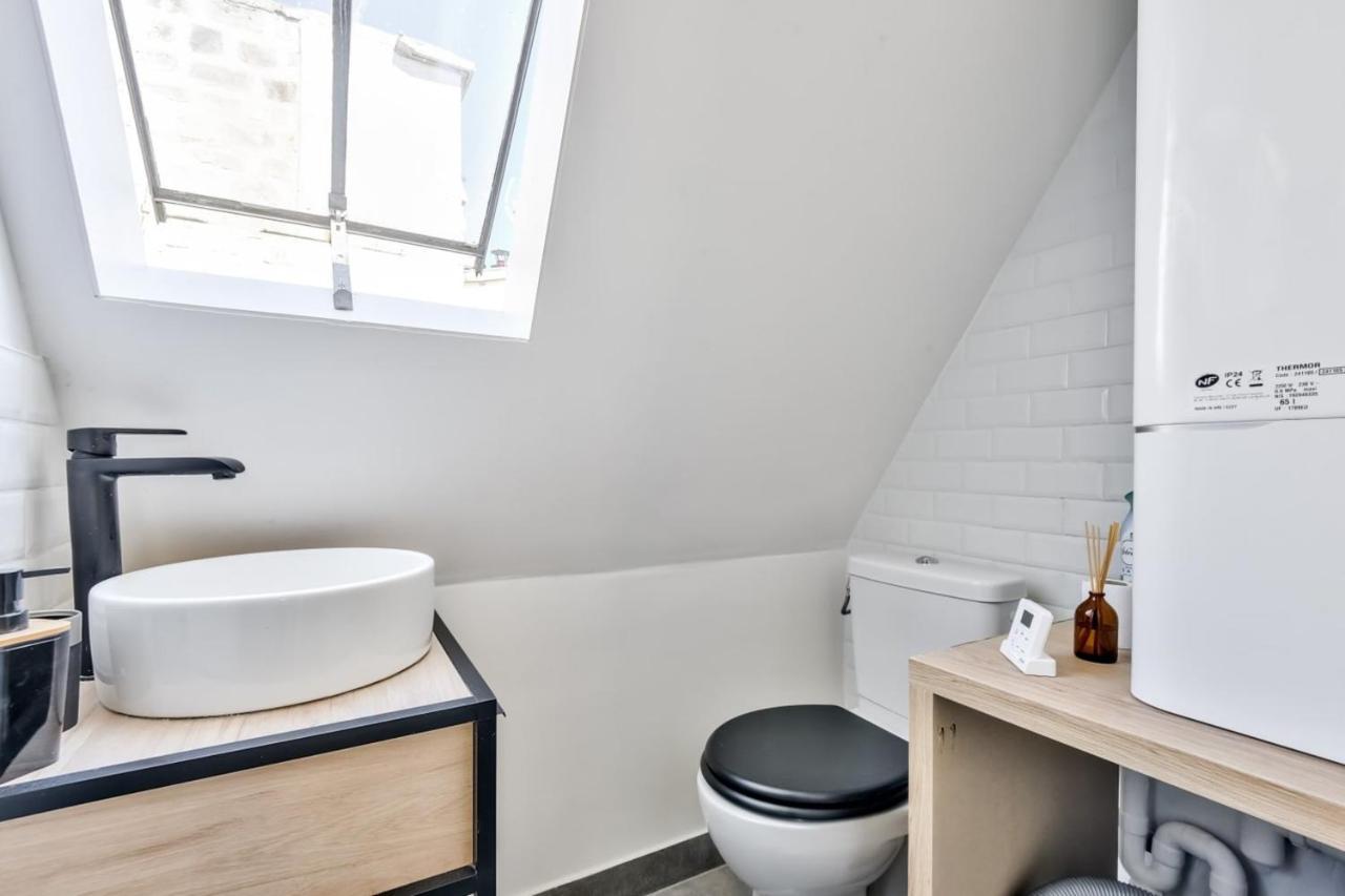 Apartment Charming Studio For 2 In The 8th District Paris