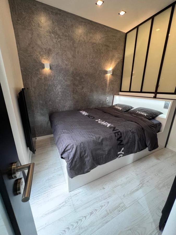 3 * Paris