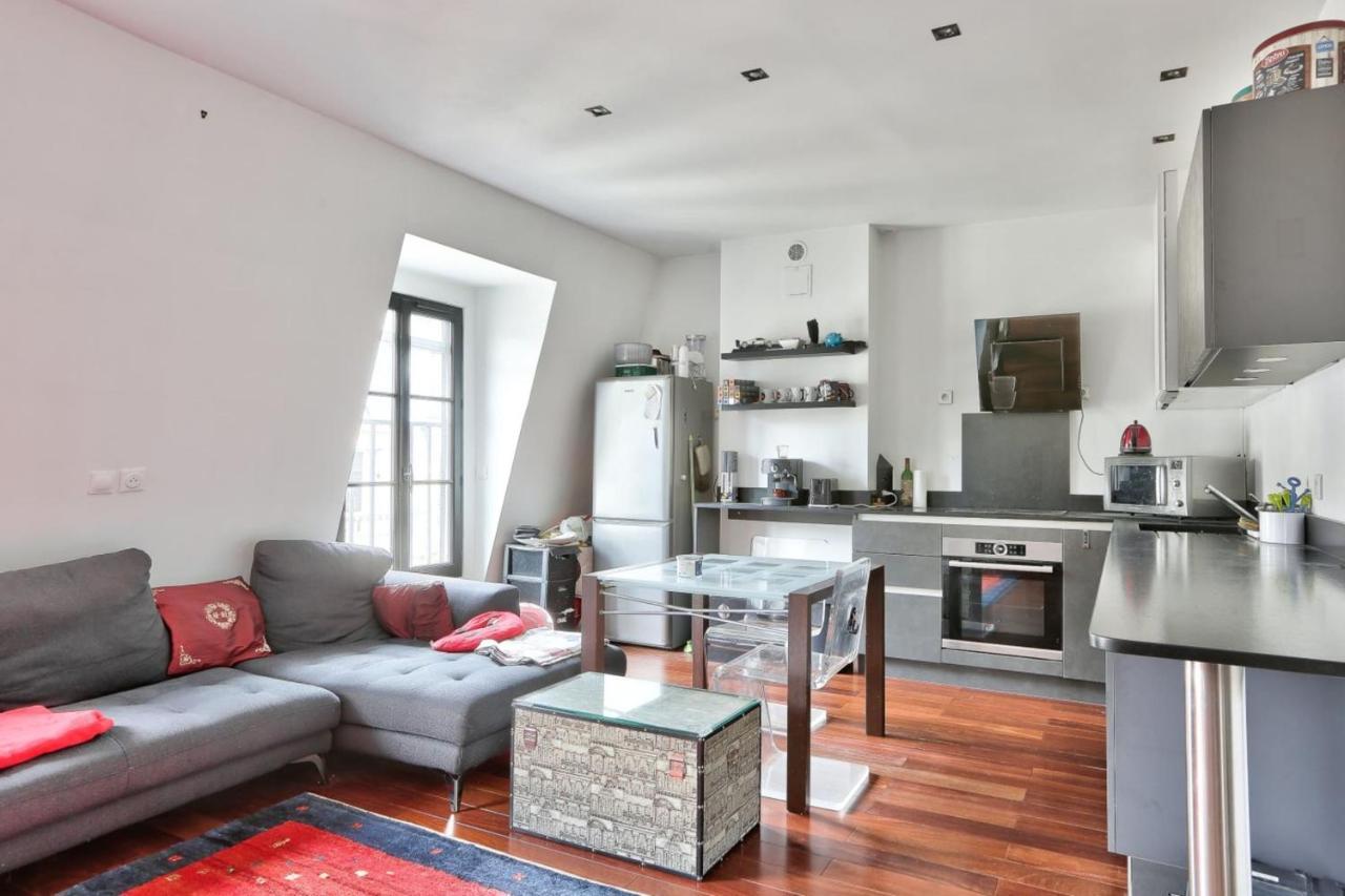 Spacious In The Heart Of The Batignolles District Apartamento