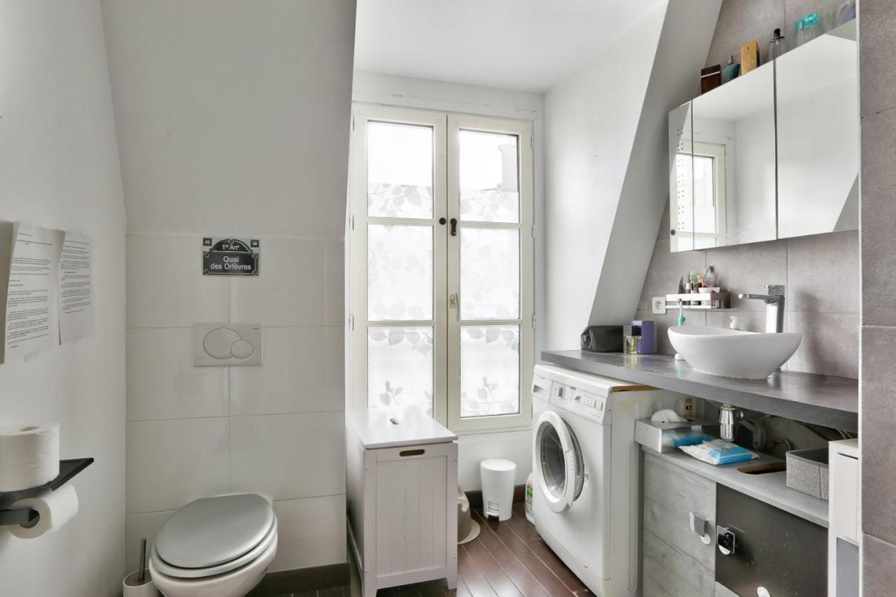 Spacious In The Heart Of The Batignolles District Apartamento