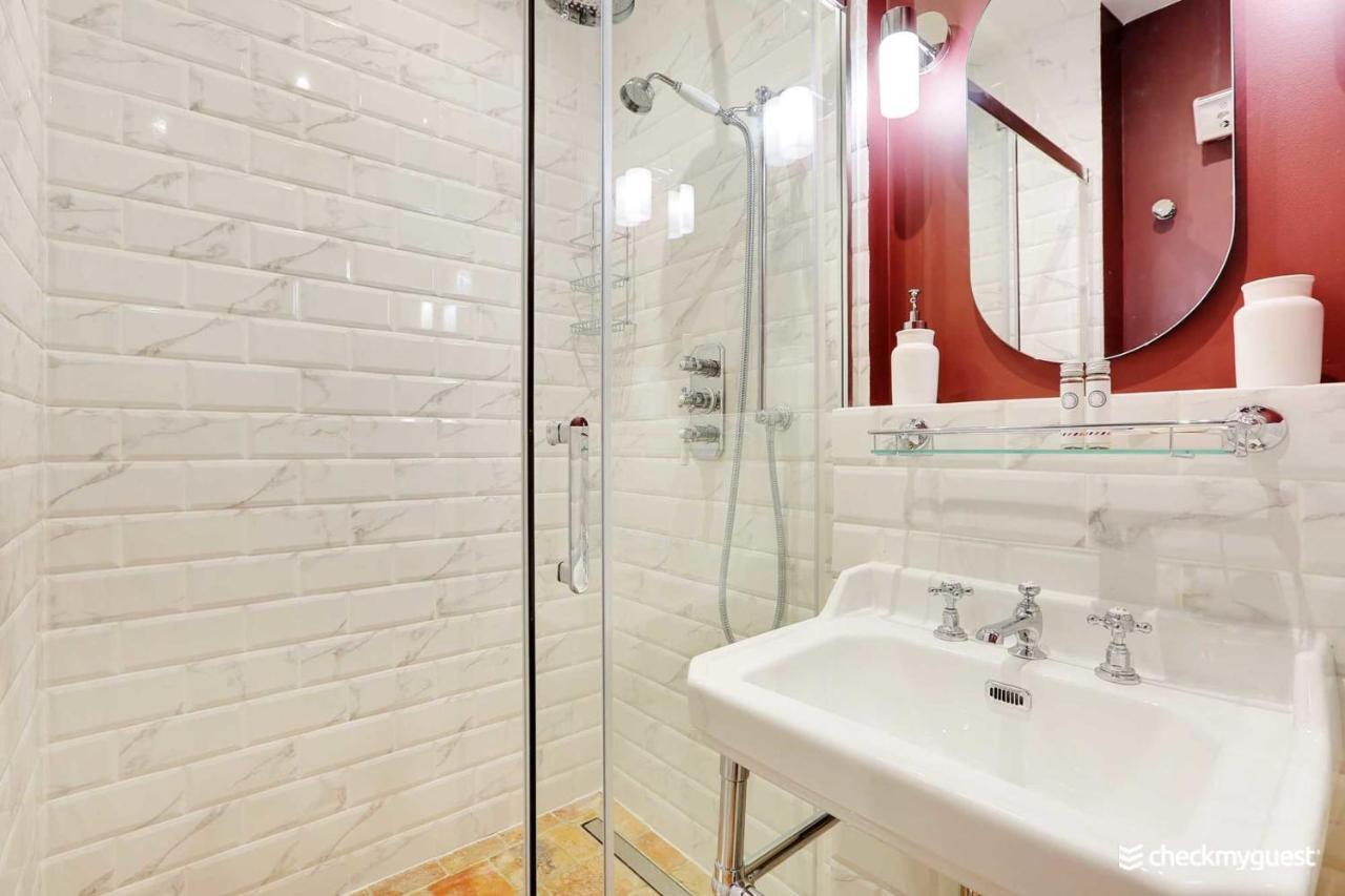 One-of-a-kind Spacious In Le Marais *