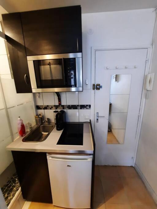 Studio 9m2 Tour Eiffel A Pied ! Apartment *