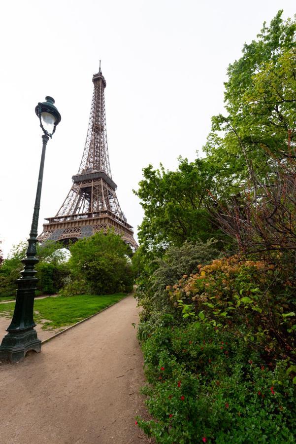 Au Pied De La Tour Apartment