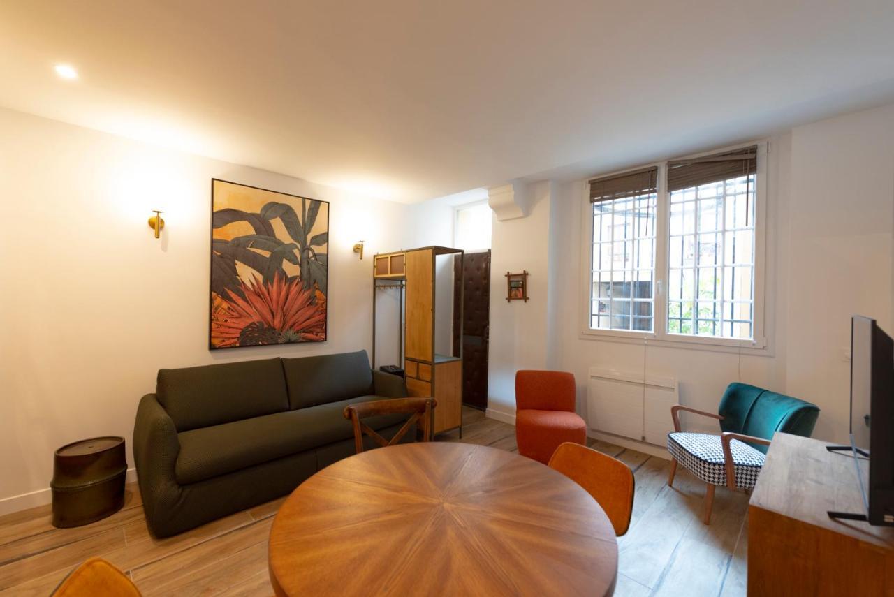 Au Pied De La Tour Apartment