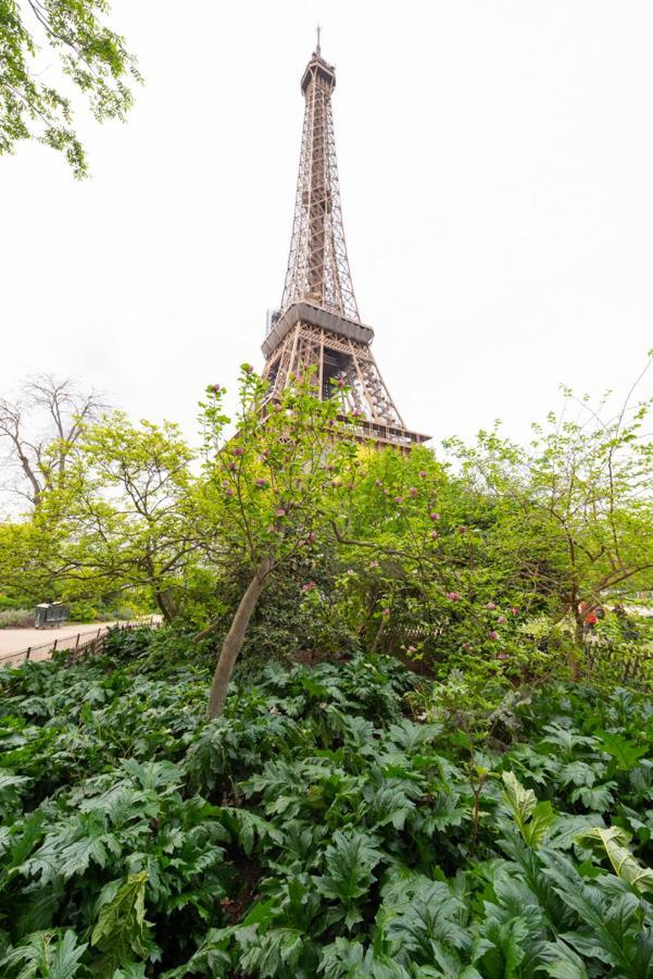 Au Pied De La Tour Apartment *