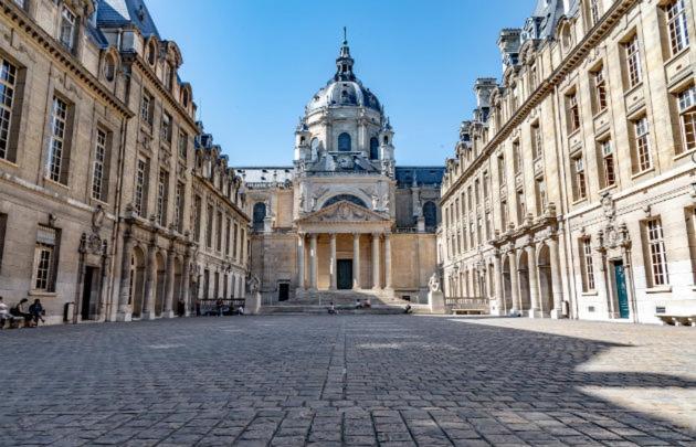 Petite Maison: Charming Self-clean In Prime Location Apartment Paris