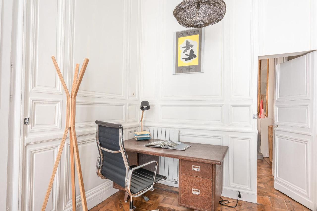 Outstanding Parisian Flat In Heart Of Center Paris