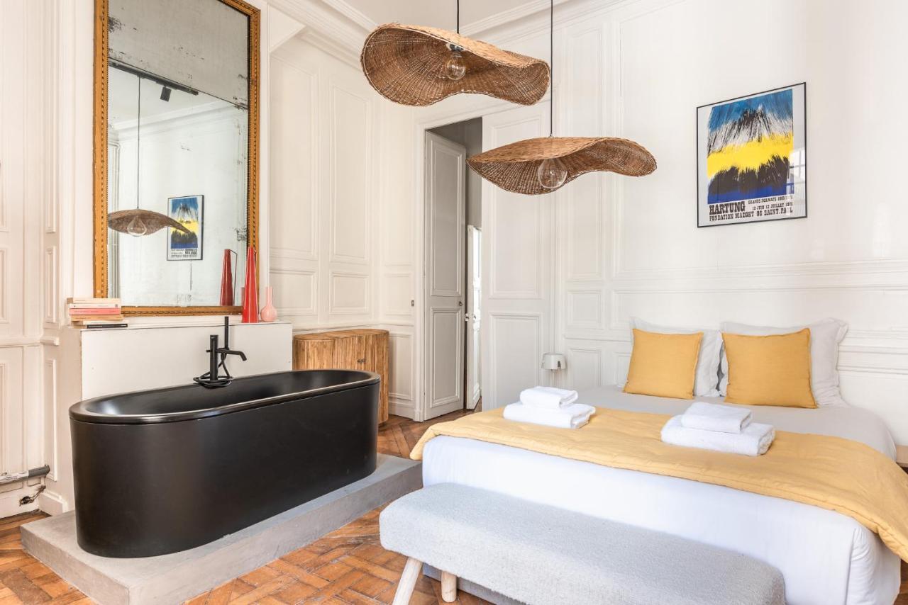 Outstanding Parisian Flat In Heart Of Center Paris