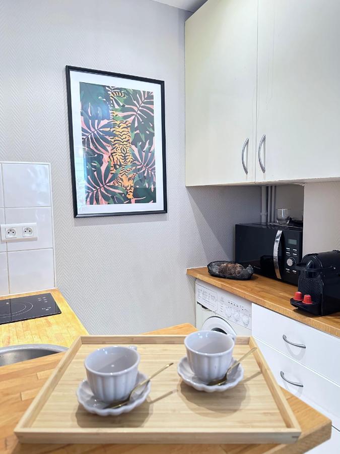 Apartment 1605b -