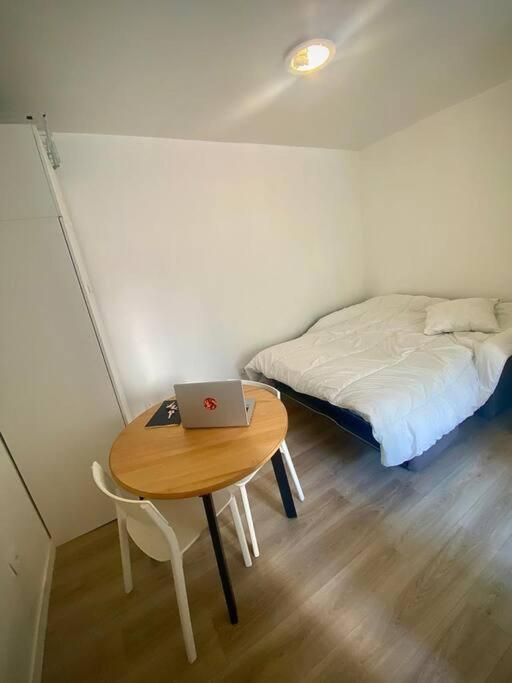 Apartment Studio In Paris