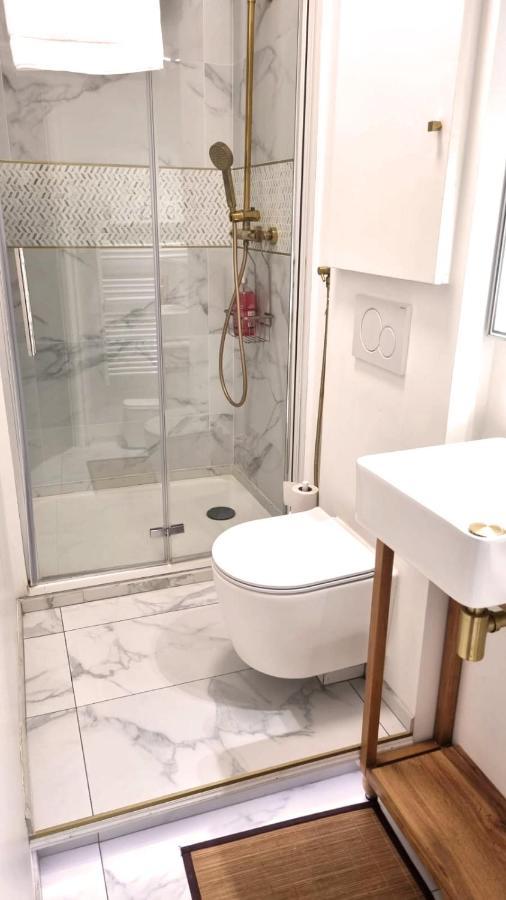 Sophisticated Gem In The Heart Of - 107m2 Paris