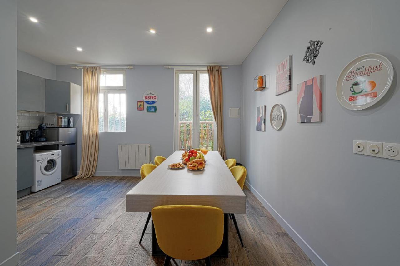 Huge 2 Floor With Unique Games & Theatre