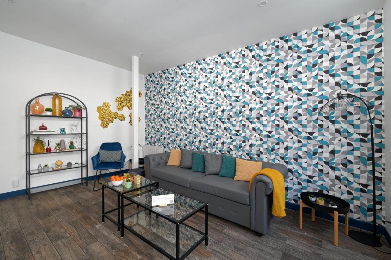 Huge 2 Floor With Unique Games & Theatre