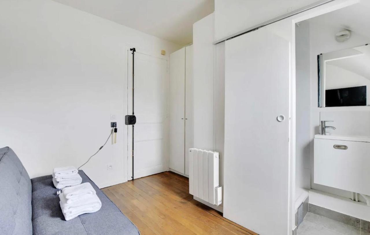 A Saint-lazare Apartment