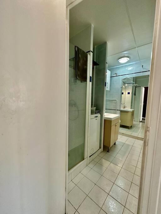 Apartamento 10 Canal, Studio Au Calme, Piscine Solarium Paris