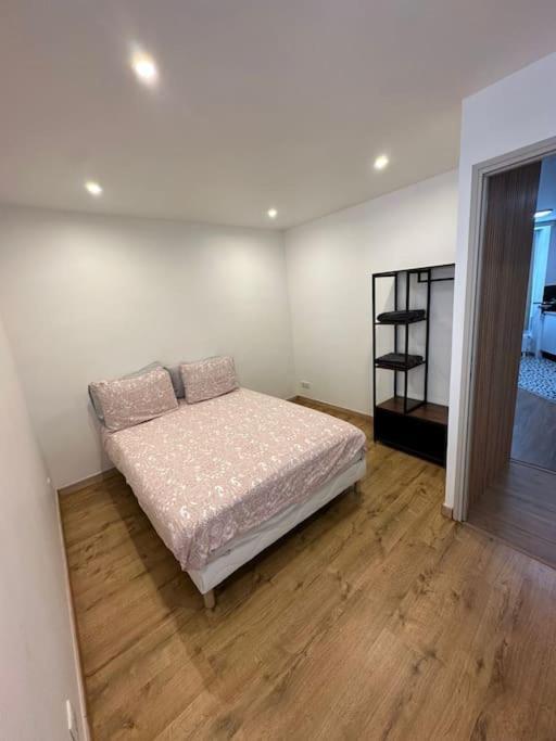 Moderne 2 5 Voyageurs Paris