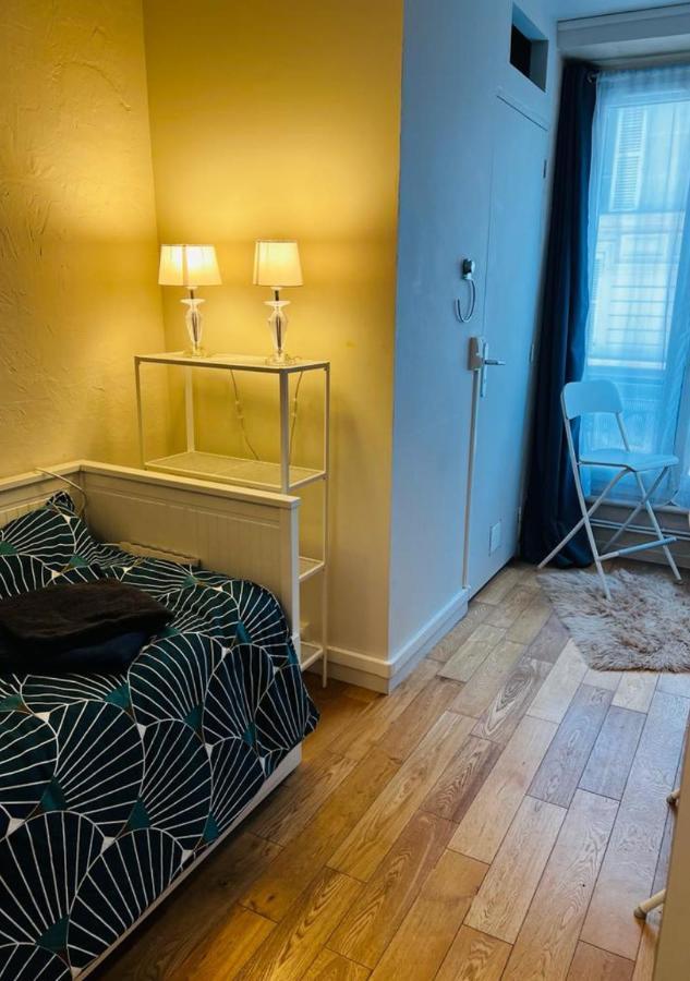 In The Middle Of Appartement Paris
