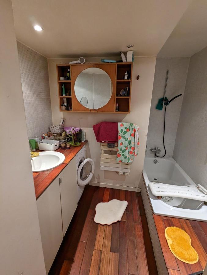 Chambre Canal St Martin Homestay Paris