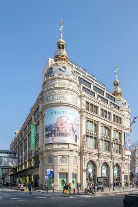 Blanche House Pres Du Moulin Rouge * Paris