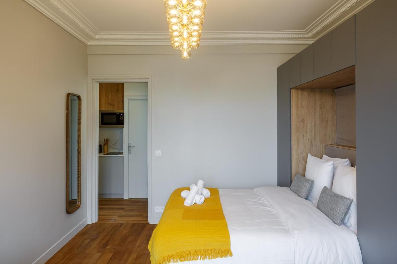 The Eiffel Tower Cosy Nest Apartment
