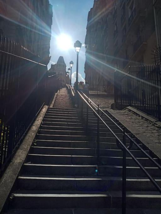 Apartamento Avec Vue Exceptionnelle A Montmartre. Paris