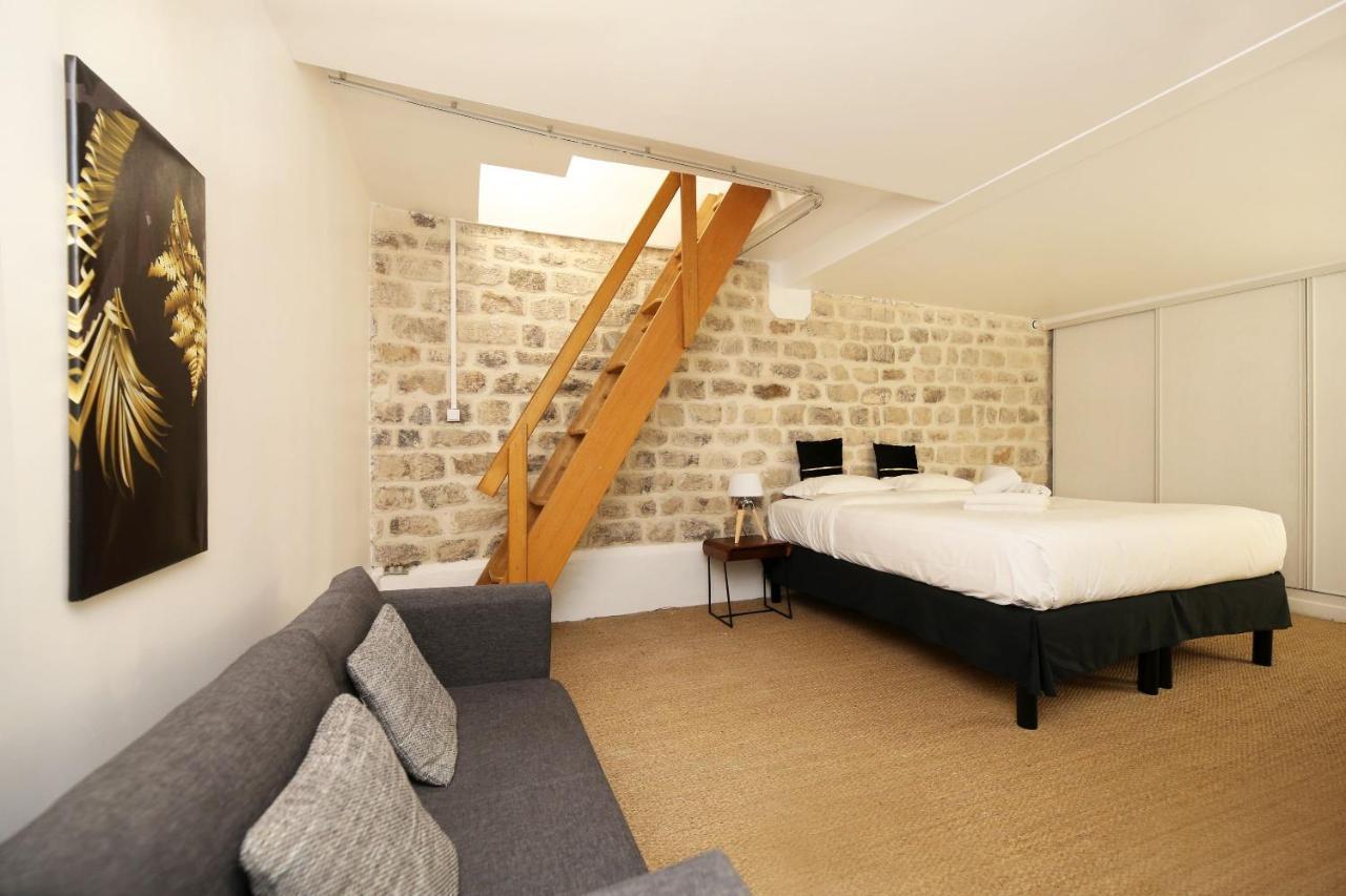 De Caractere A Montmartre -6p *