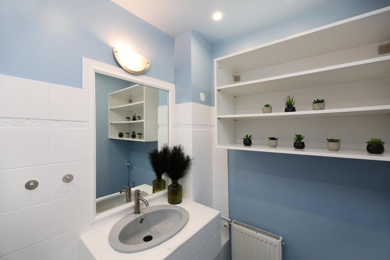 Apartment De Caractere A Montmartre -6p Paris