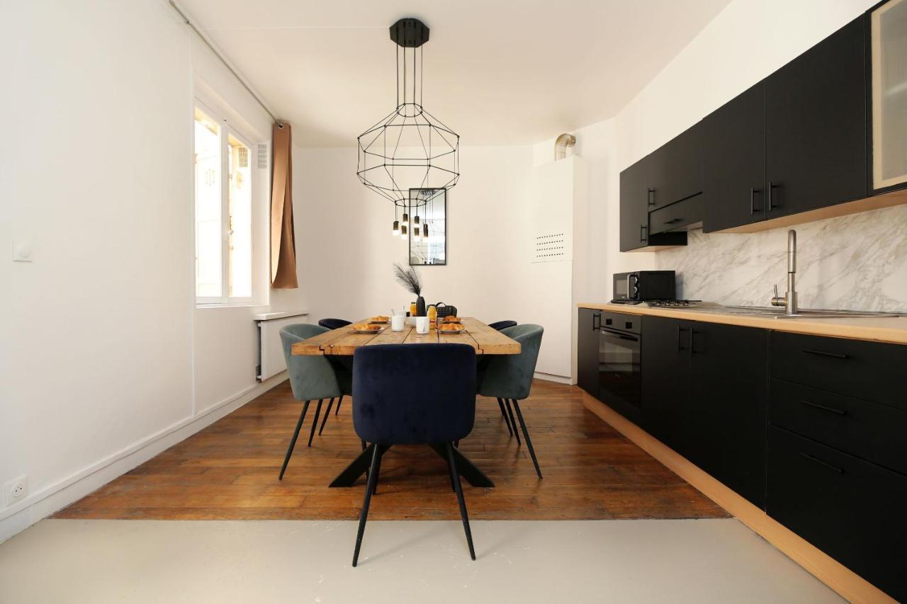 Apartment De Caractere A Montmartre -6p Paris