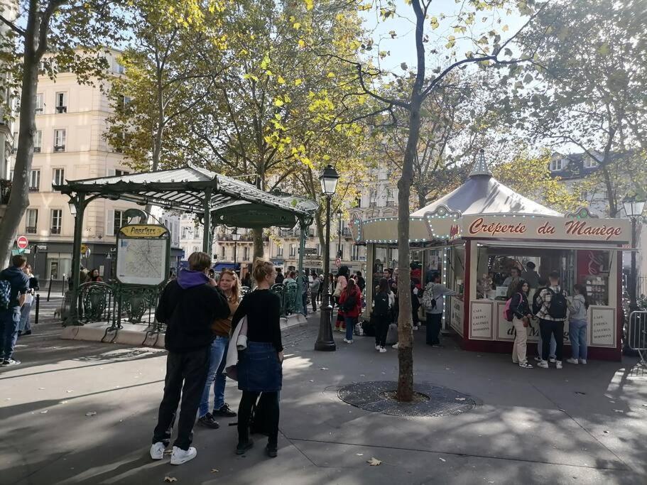 Apartamento Avec Vue Exceptionnelle A Montmartre.