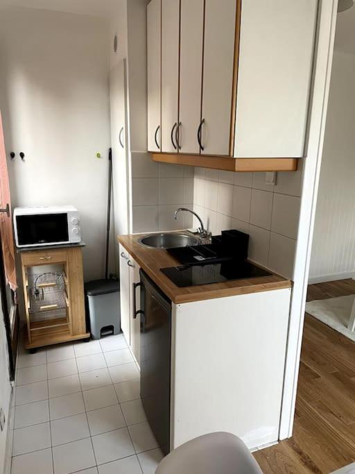 Studio Meuble Et Tres Lumineux Apartment *