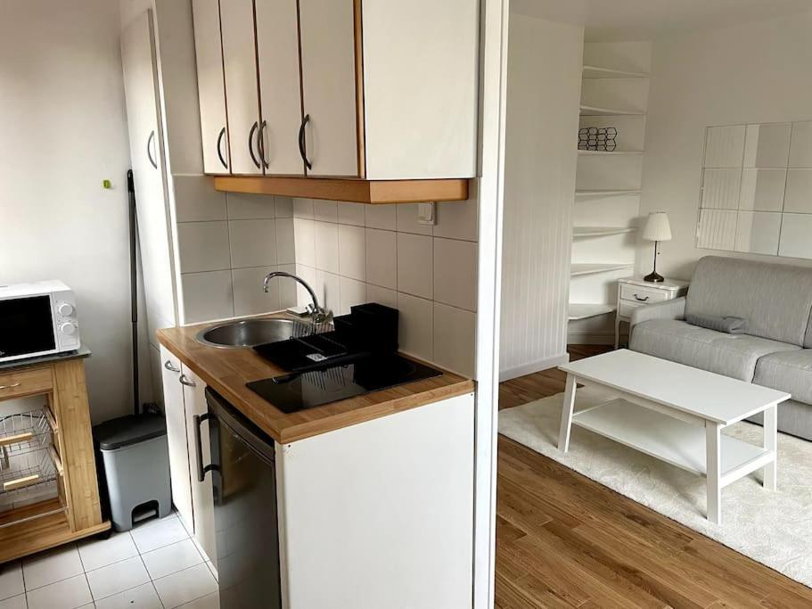 Apartment Studio Meuble Et Tres Lumineux Paris