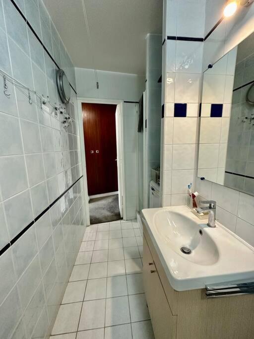 10 Canal, Studio Au Calme, Piscine Solarium * Paris