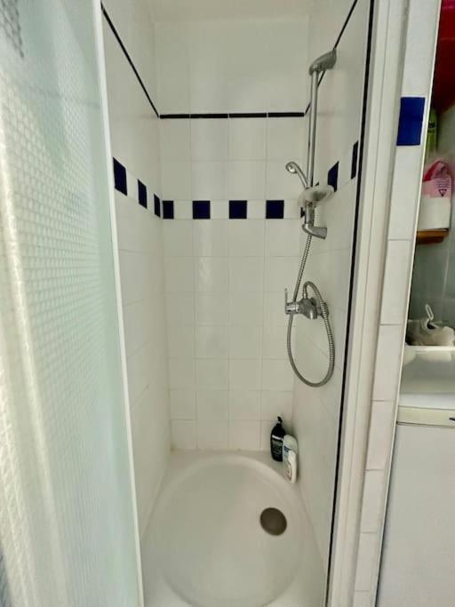 Apartamento 10 Canal, Studio Au Calme, Piscine Solarium Paris