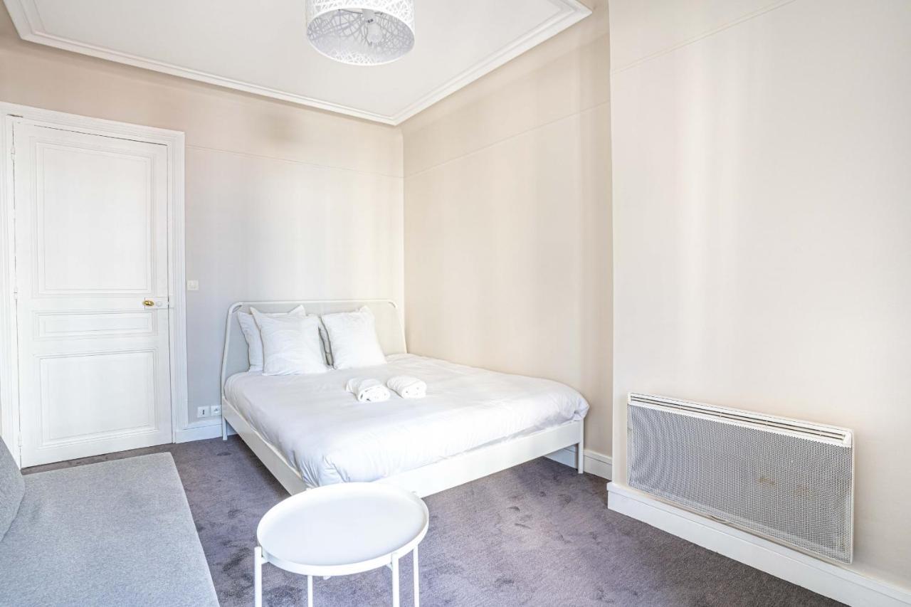 20 - Urban Design Flat Pere Lachaise Apartment *