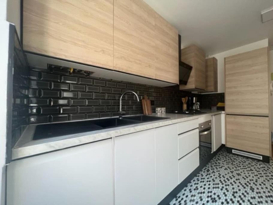 Moderne 2 5 Voyageurs Paris