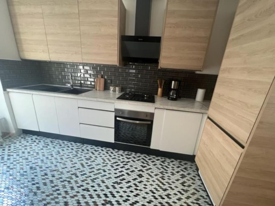 Moderne 2 5 Voyageurs * Paris