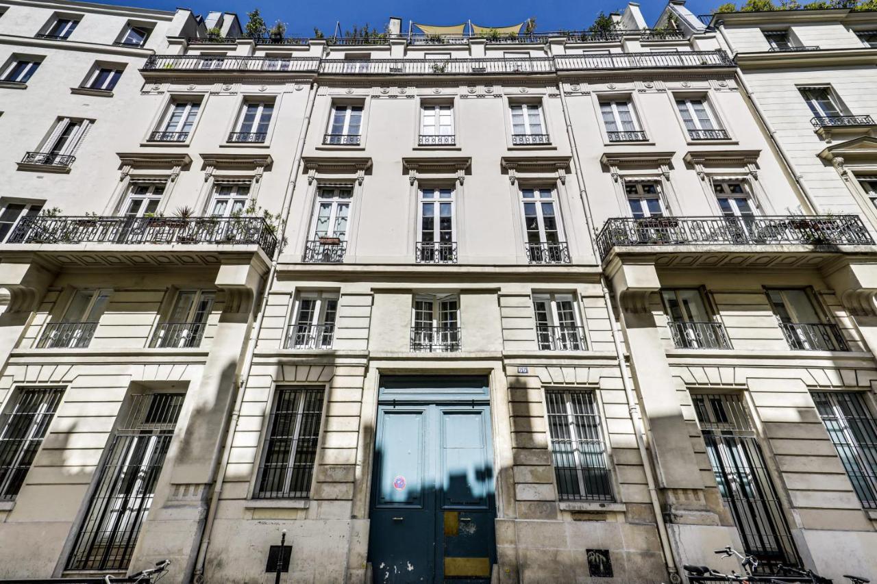Modern French Studio In