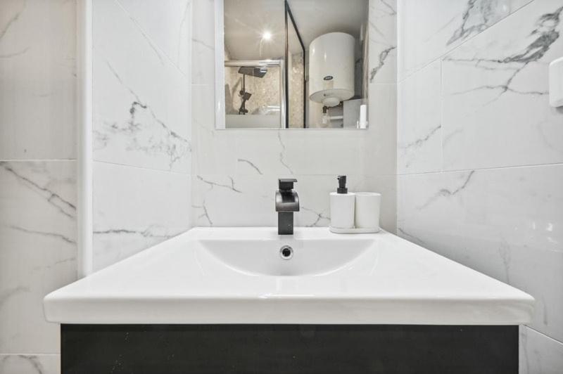 Superbe 2 Pieces Apartment *