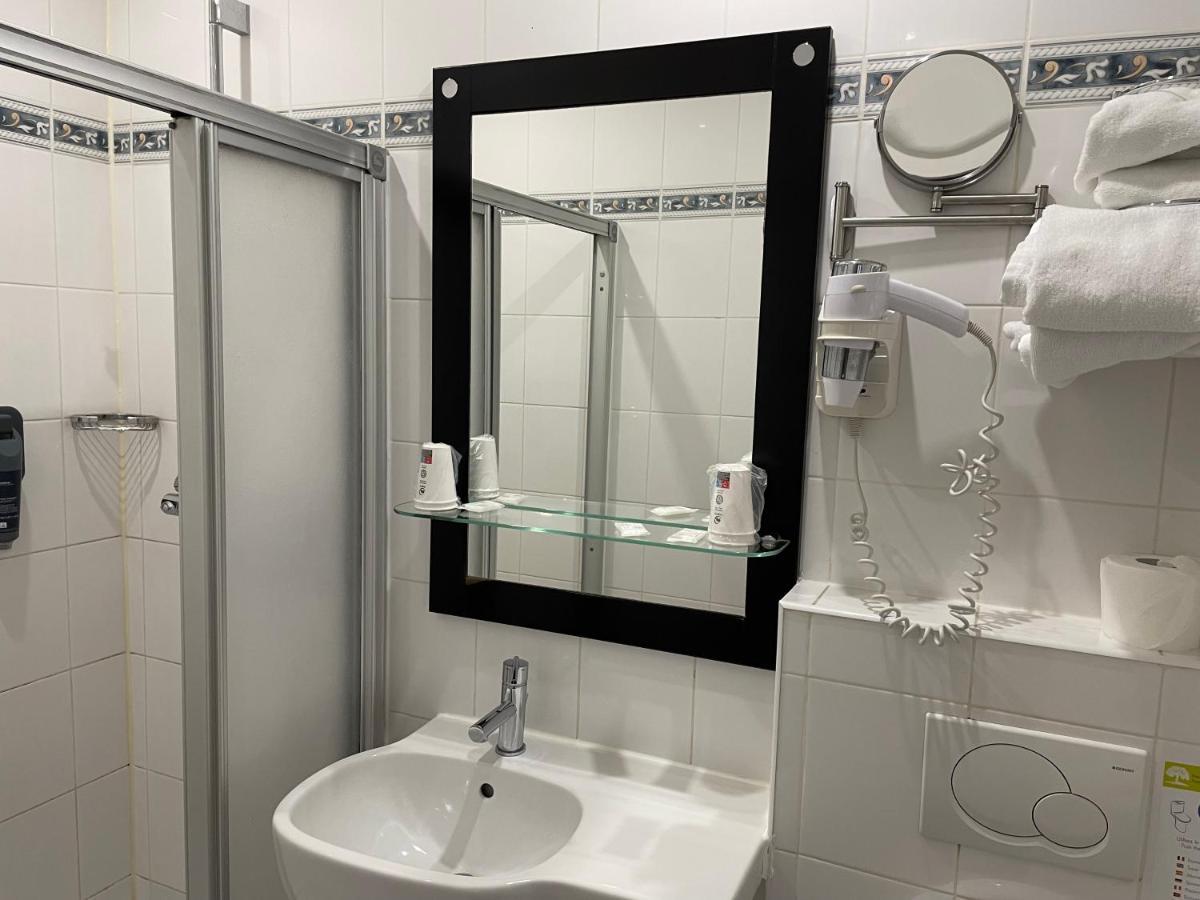 Hipotel Lilas Gambetta Paris