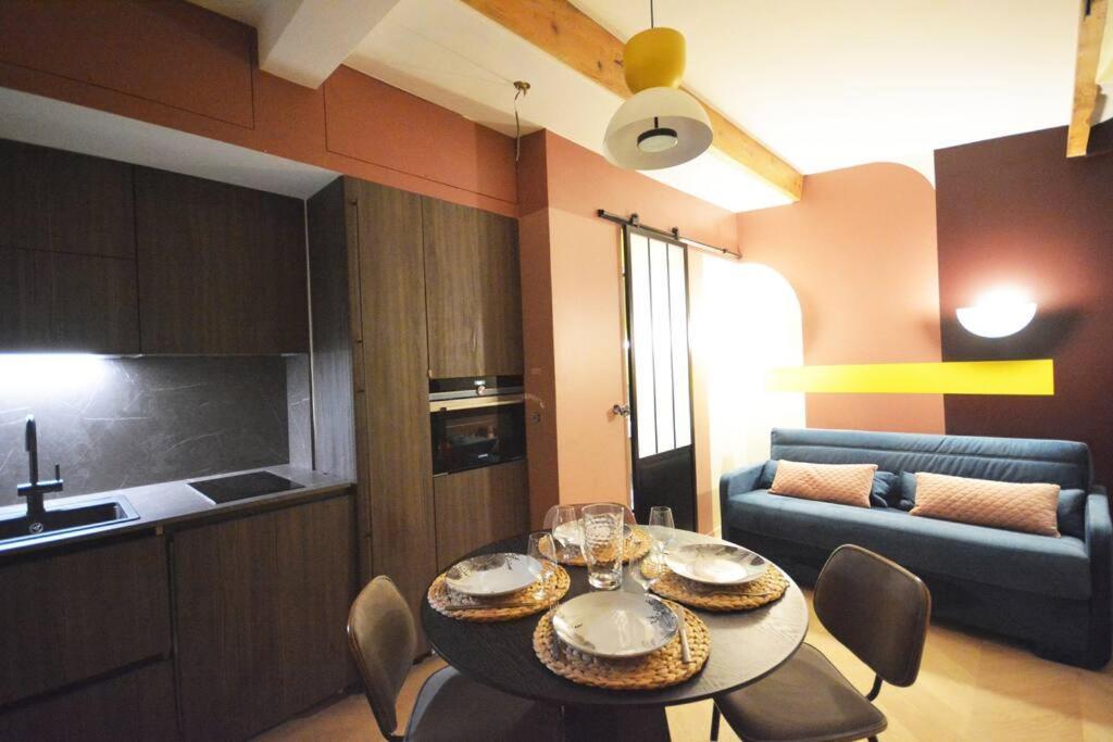 Design A La Bourse Du Commerce Apartment *