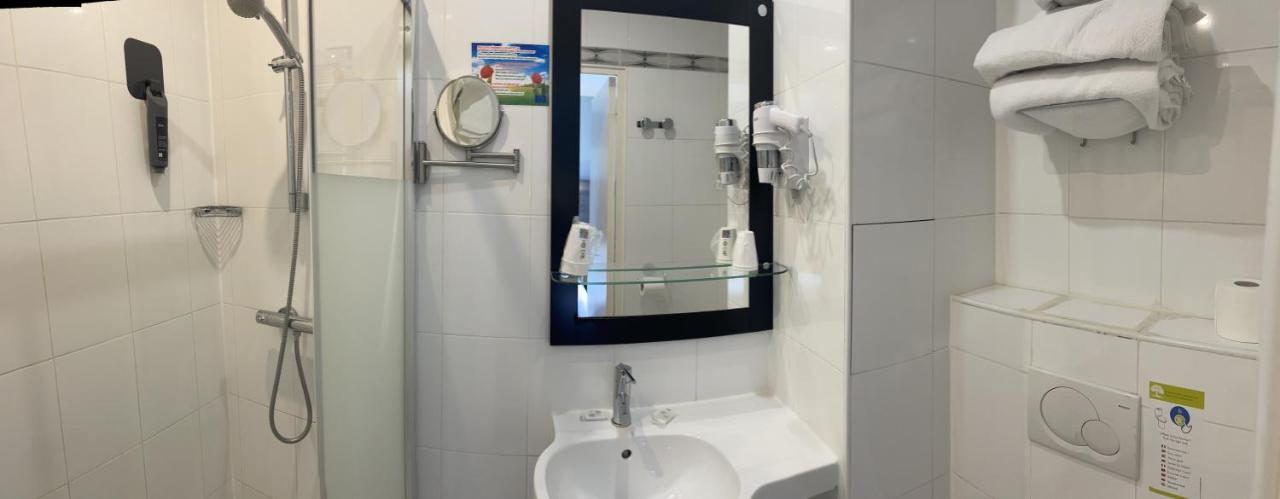 Hipotel Lilas Gambetta Hotel Paris