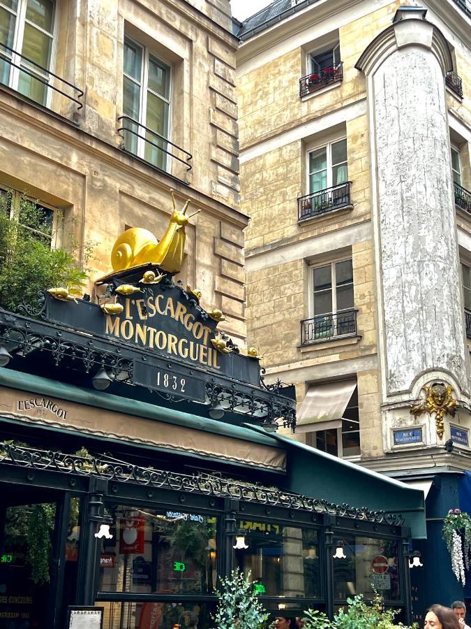 Quartier Montorgueil, Voie Pietonne, Dans Un Immeuble Du Xveme