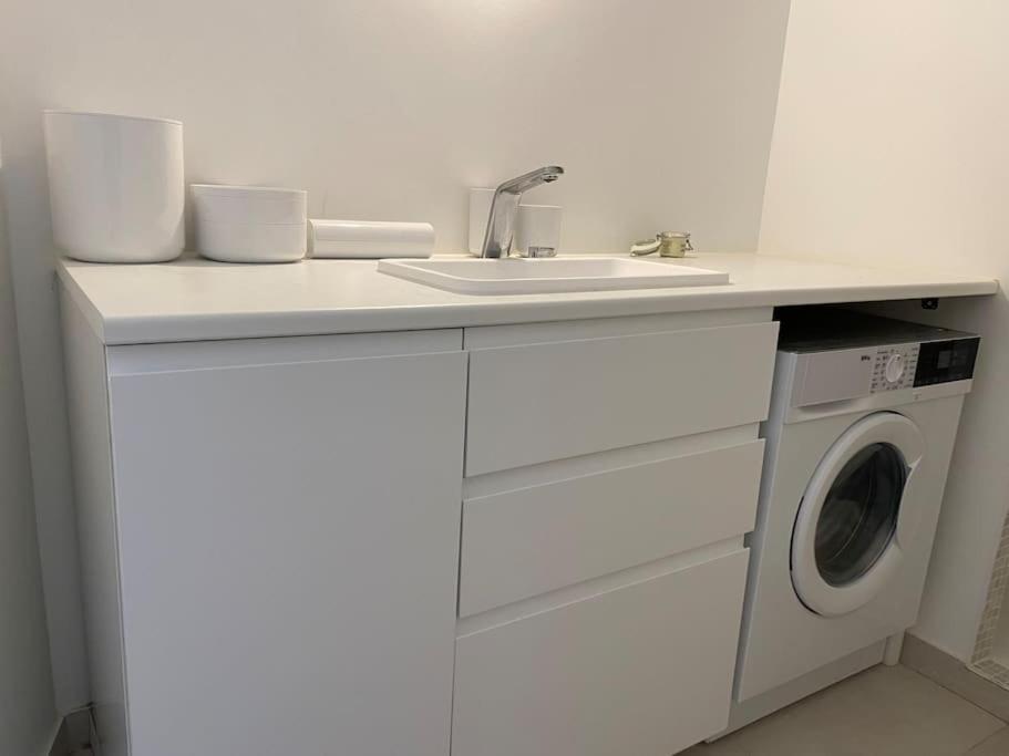 1 Bedroom In Montmartre Apartment *