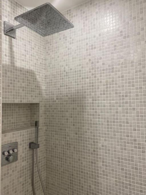 1 Bedroom In Montmartre Apartment *