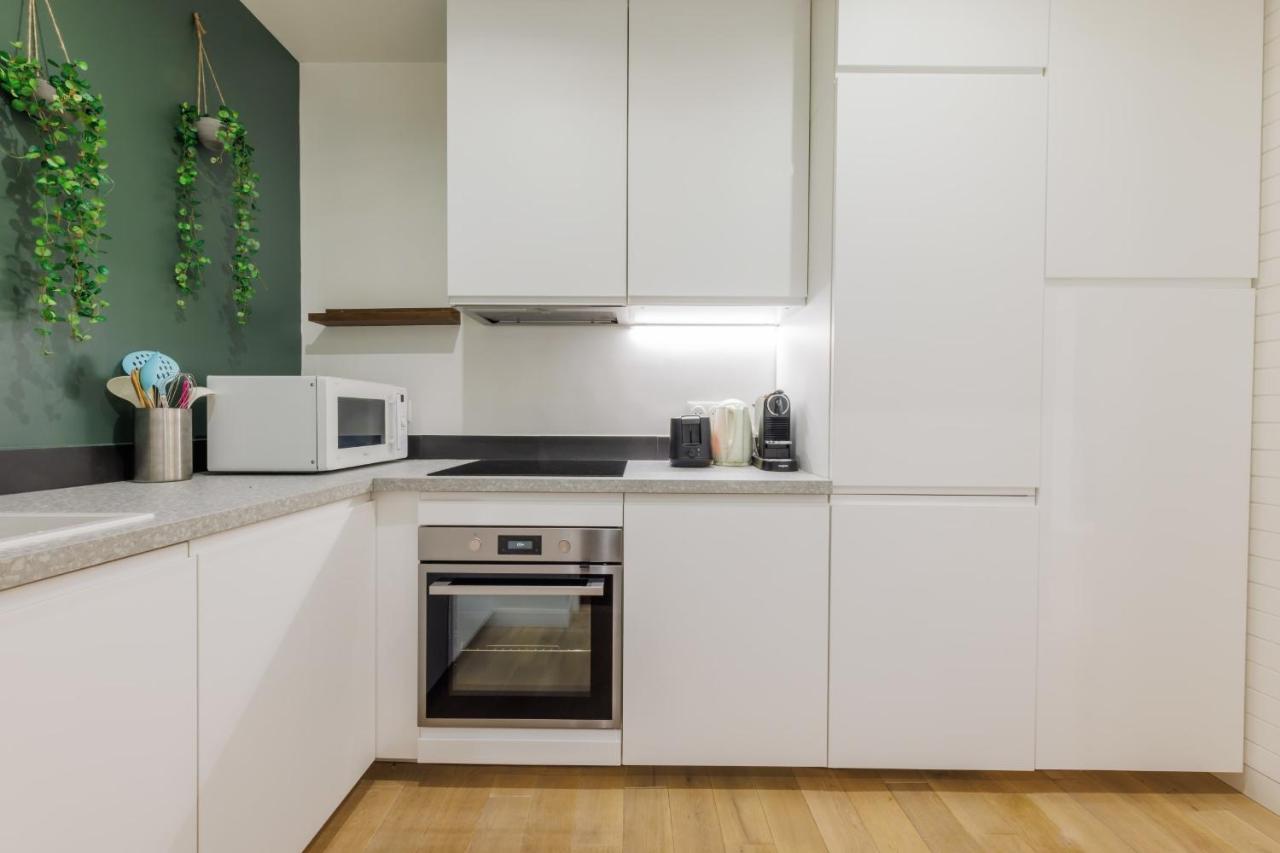 Authentic - 2p - Eiffel Tower Apartment