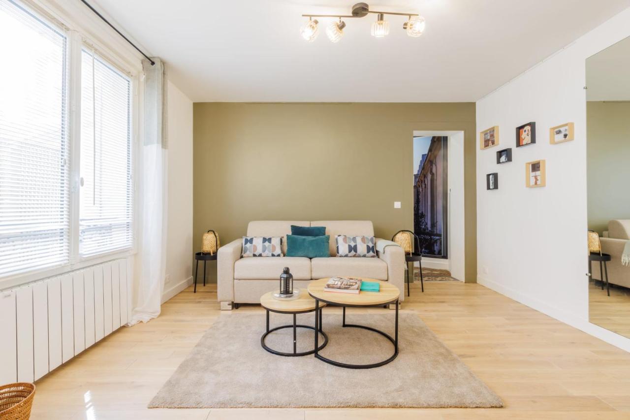 Authentic - 2p - Eiffel Tower Apartment
