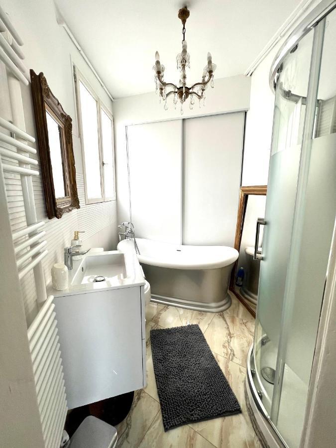 Bourgeois Apartment Paris