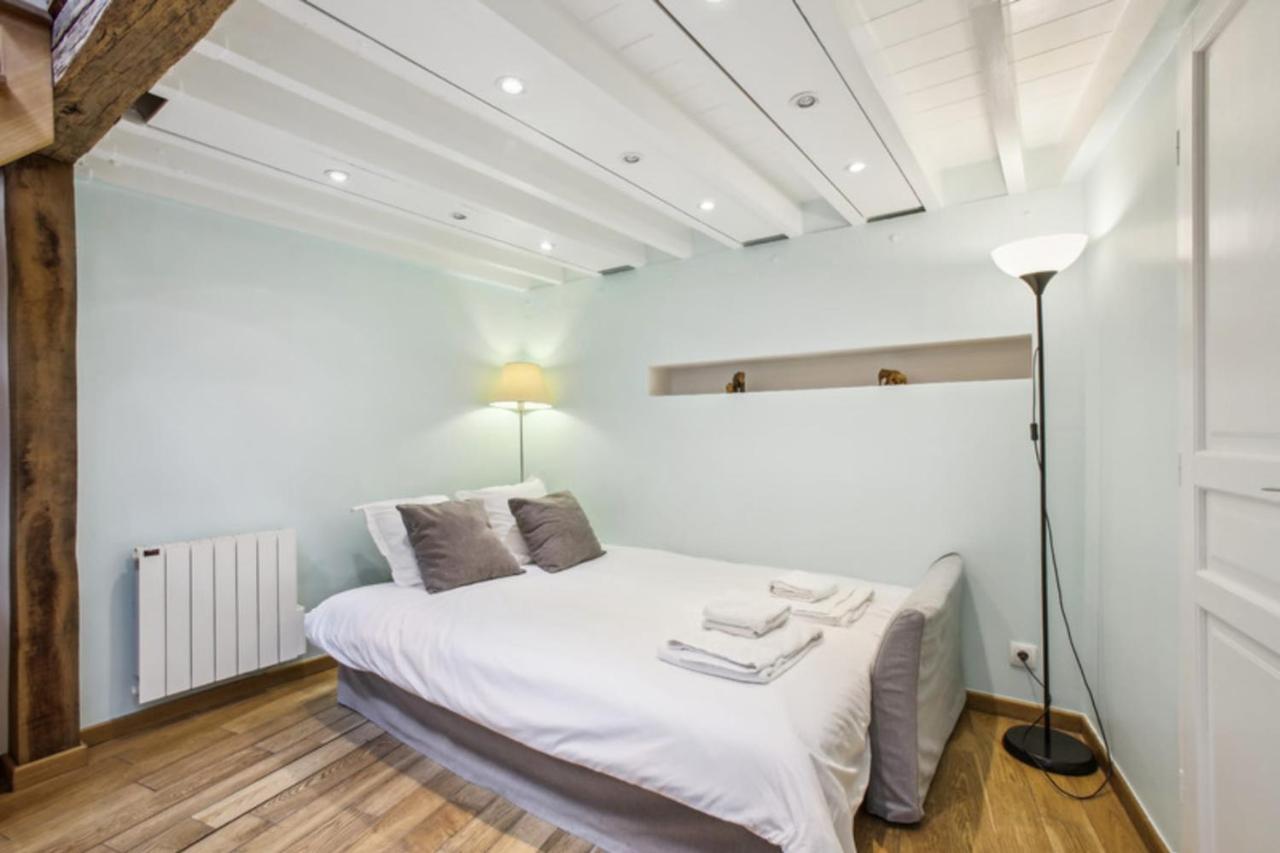 304 Boetie - Superb In Paris